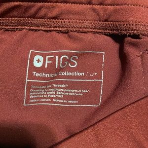 Figs Burgundy and Black Livingston Large Tall